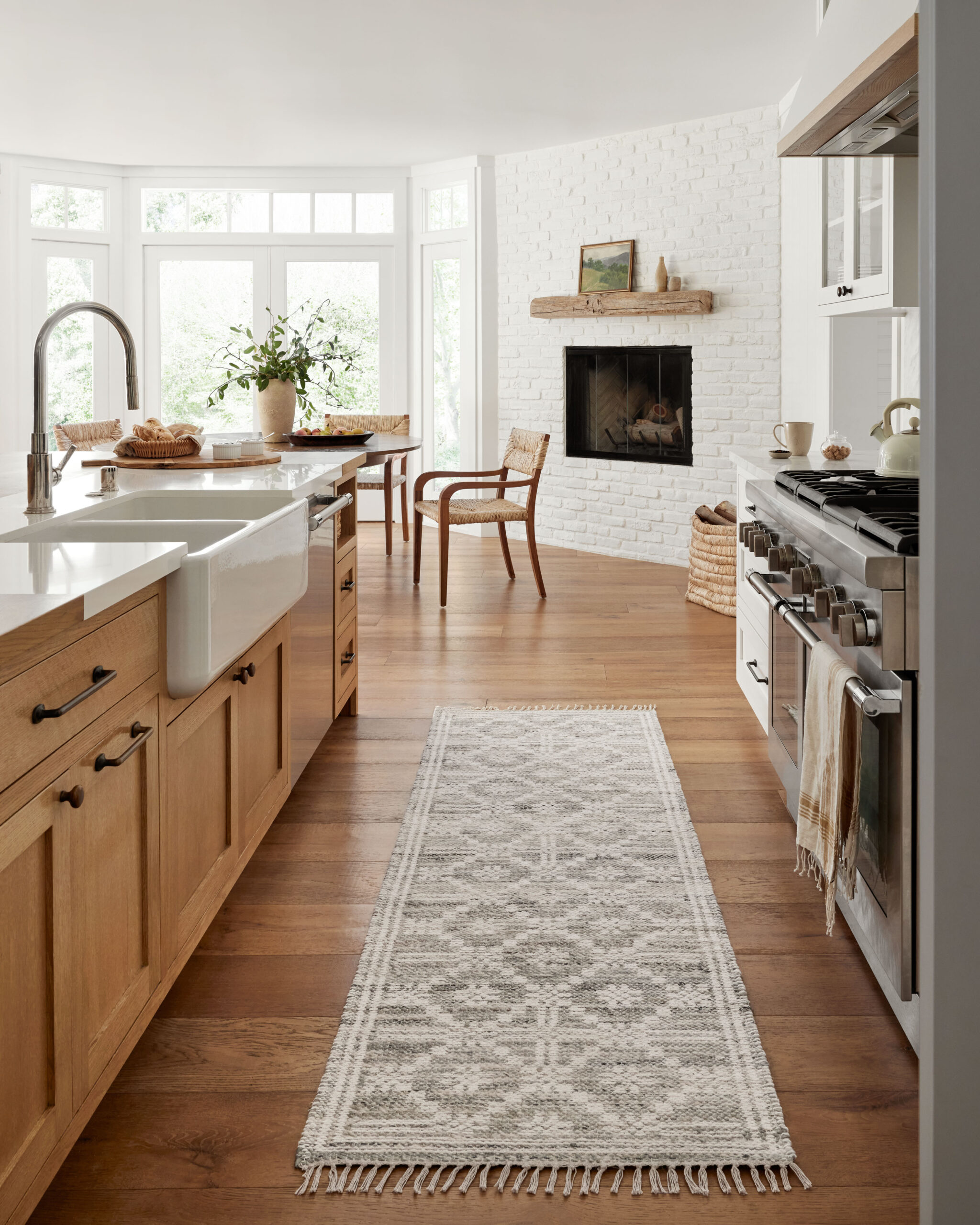 Angela Rose x Loloi Lagoon / Ivory Rug
